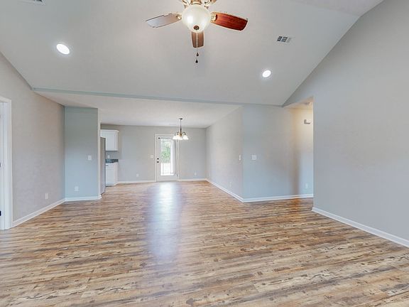 5th image of 111 E Bomar Ct