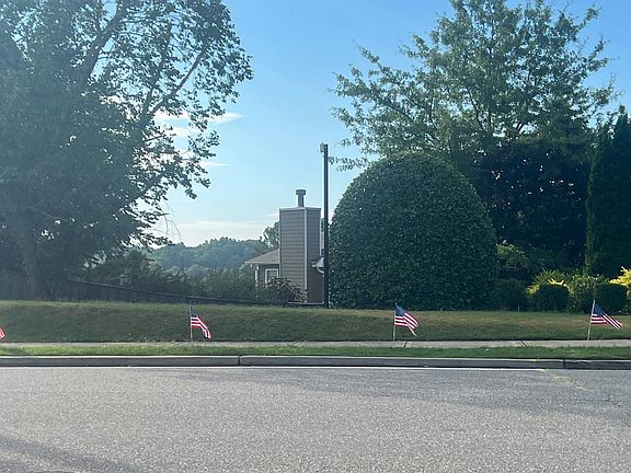 5th image of 310 Nichols Ridge Pte