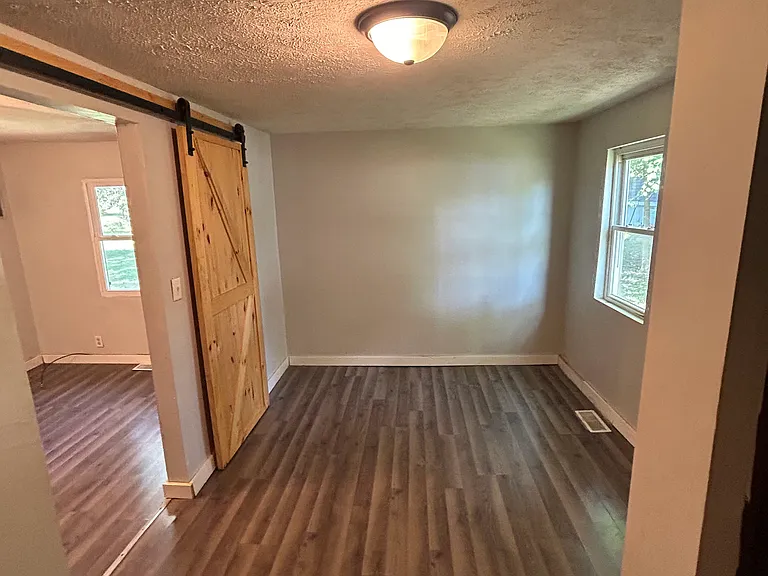 950 Allen St — Photo 1