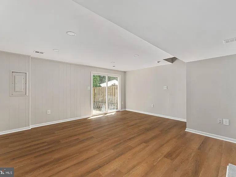 14843 Emberdale Dr — Photo 26