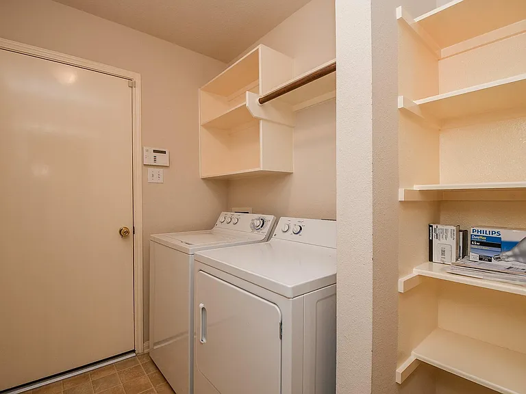 7218 Fox Hall Ln — Photo 20