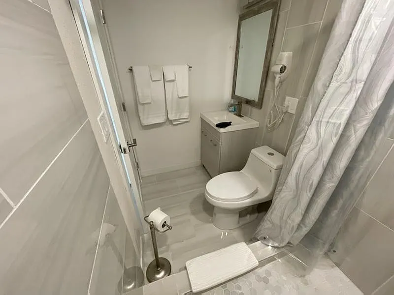 Studio, 200 sqft, $1,400 — Photo 3