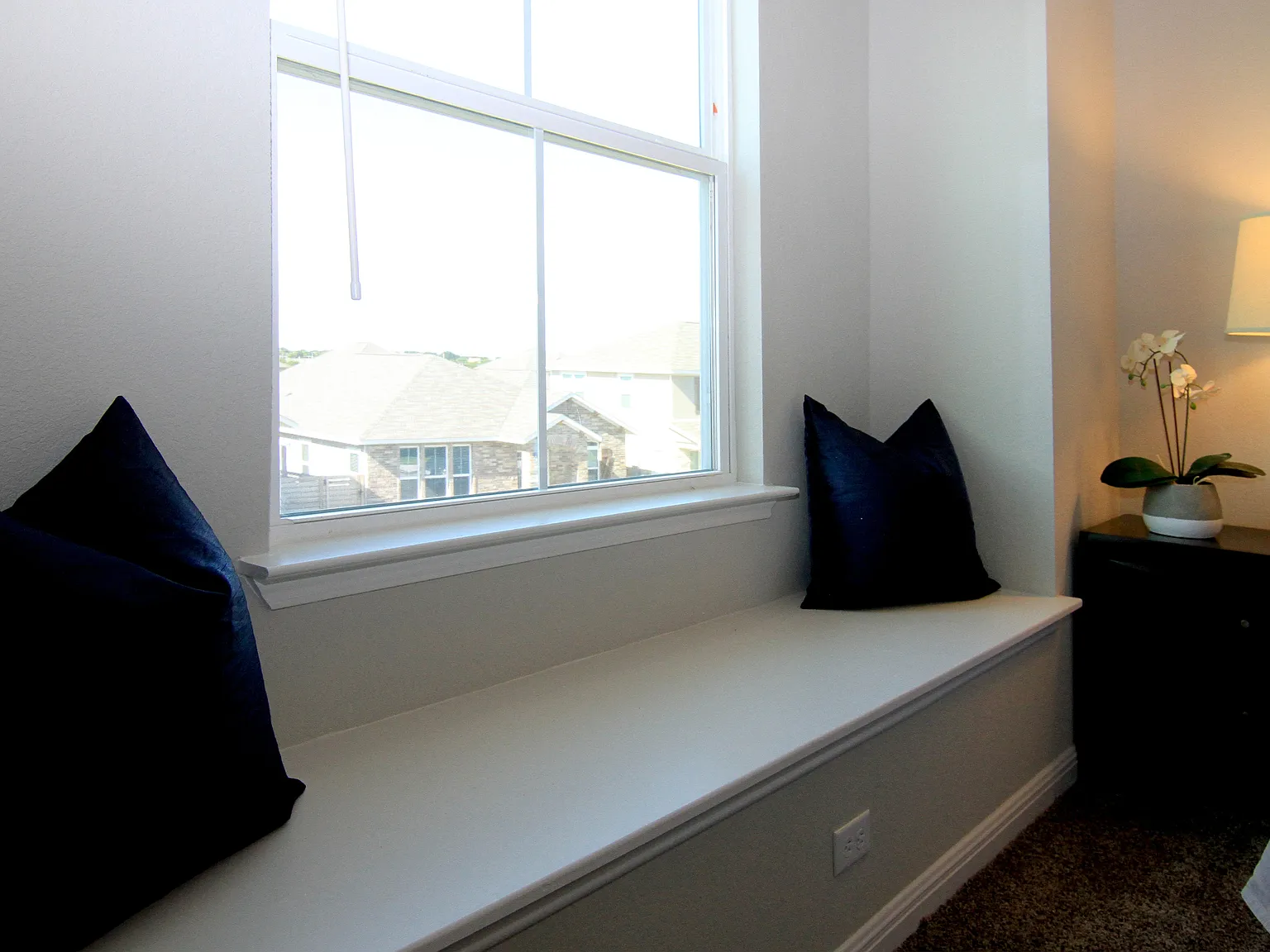 3 bed, 2.5 bath, 1598 sqft, $2,125 — Photo 2