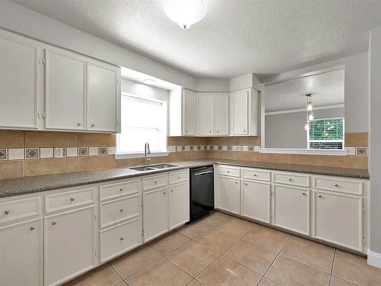 100 Harbour Town Dr — Photo 6