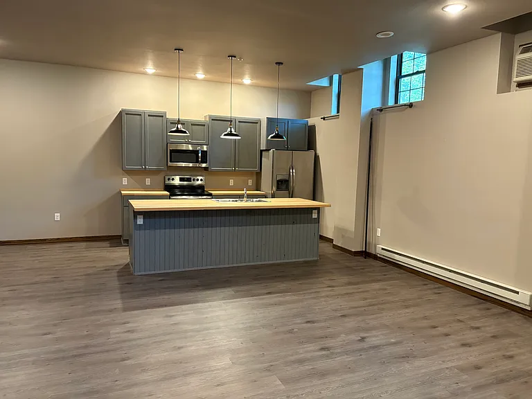 710 11th St E #4 — Photo 9
