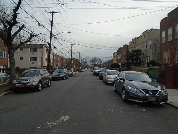 5th image of 916 E 224th St
