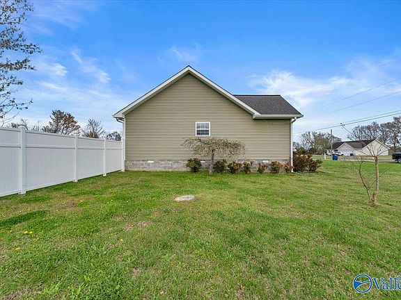 4th image of 52 Hall Ln