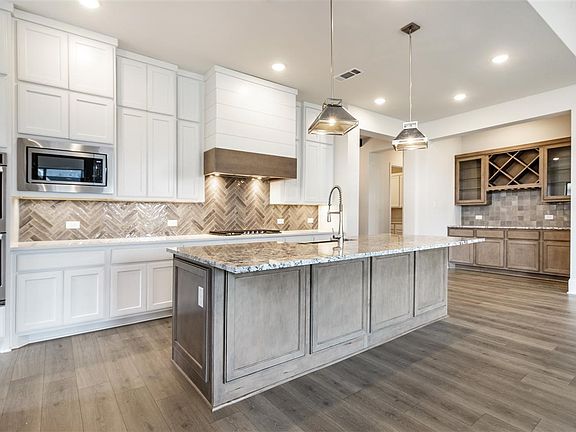 Brynlee II F kitchen