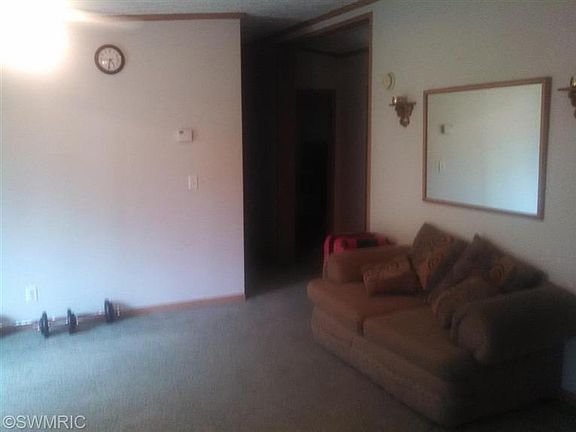 4th image of 18835 Gregory Ln