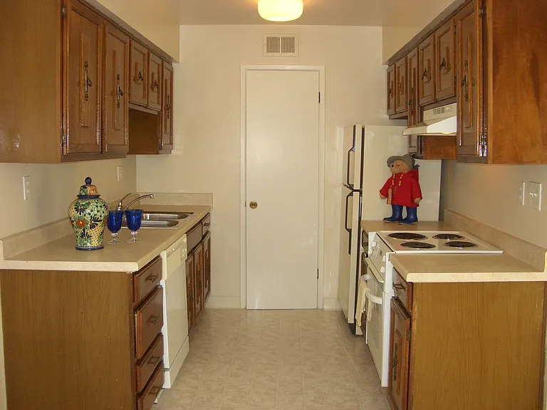 Mira Loma Apartments — Photo 23