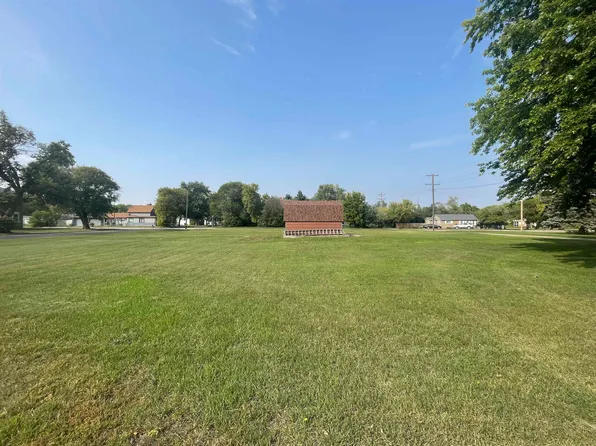 123 E Random St, Westhope, ND 58793