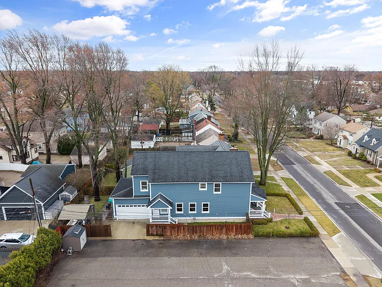 819 Irving Ave — Photo 49