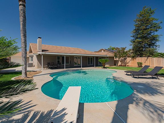 3rd image of 11123 Coachlight Ct