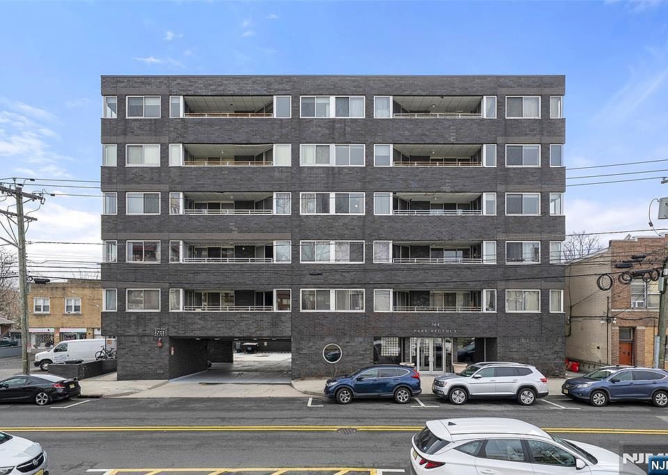 1st image of 364 Palisade Ave APT 5B