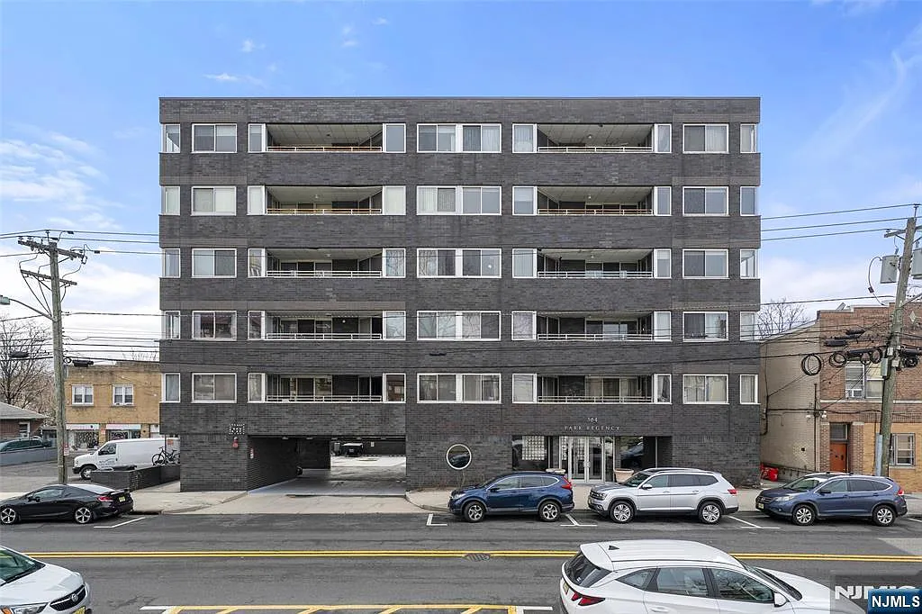 364 Palisade Ave APT 5B photo 1