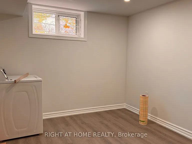 980 Midland Ave #BASEMENT — Photo 14