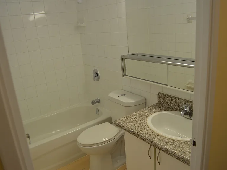 555 Sherbourne St — Photo 15