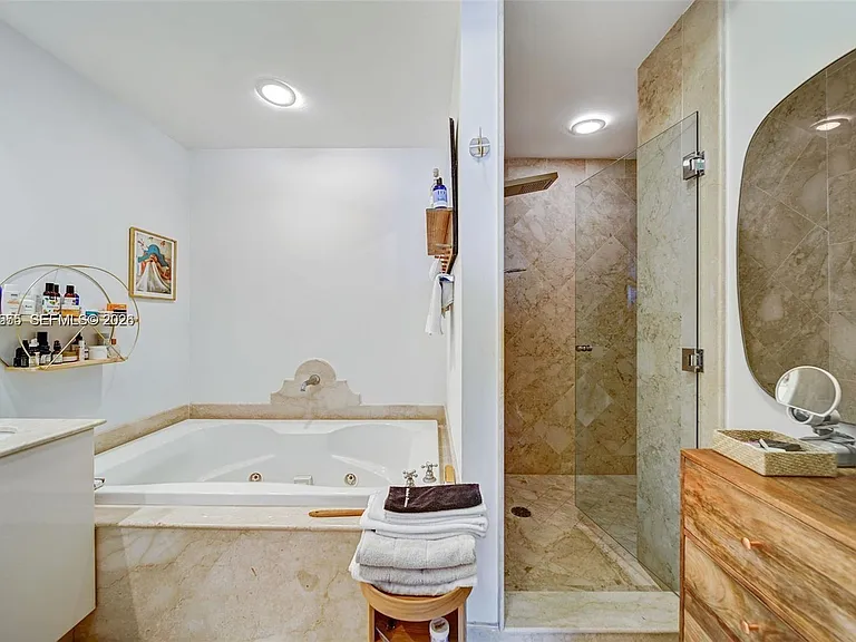 100 S Pointe Dr #1608 — Photo 20
