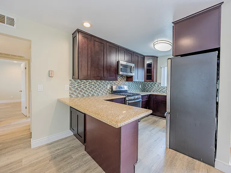2411 Prospect Ave #107 — Photo 8