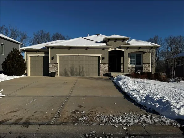 153 SE Riley St, Blue Springs, MO 64064