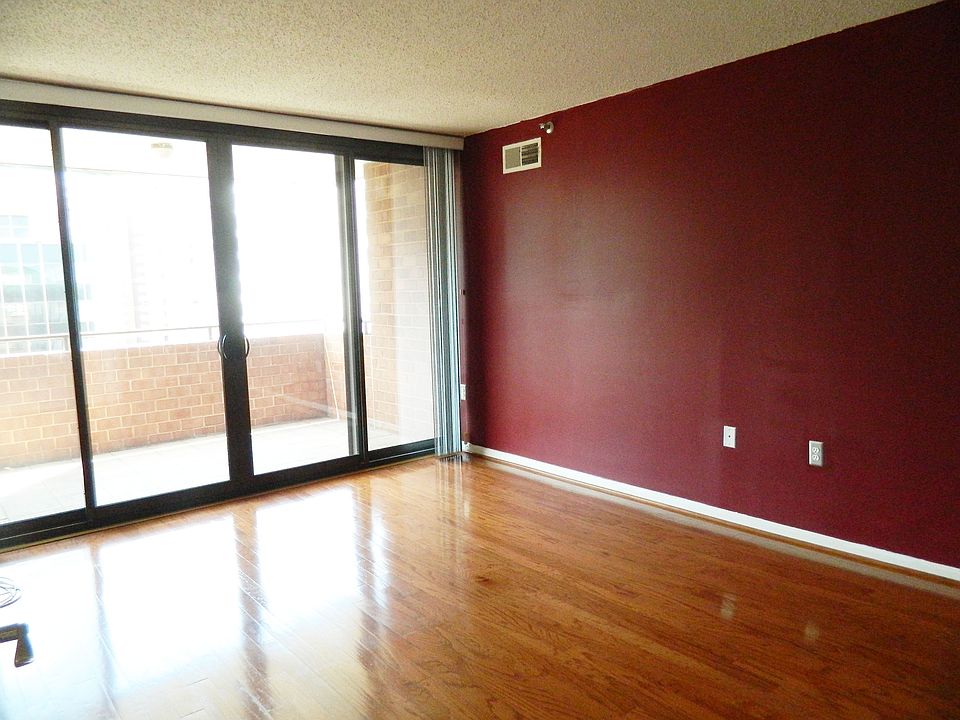 1st image of 1001 N Randolph St APT 1002