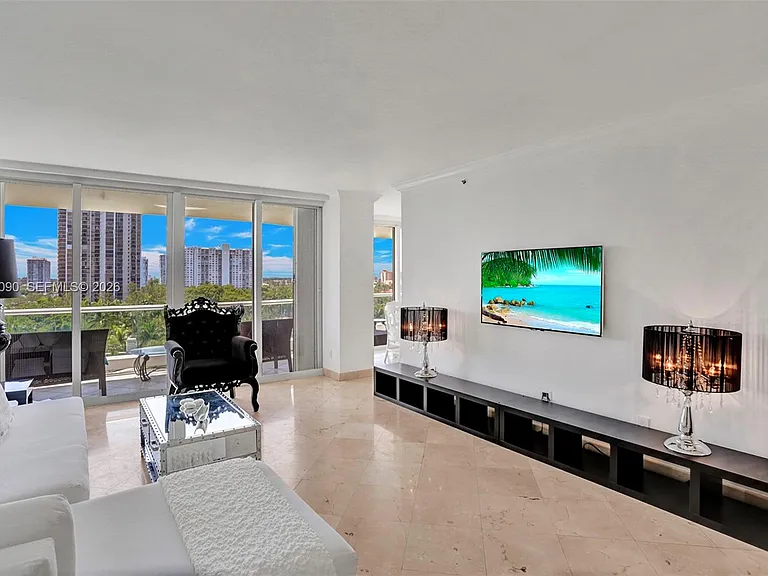 7000 Island Blvd #808 — Photo 1
