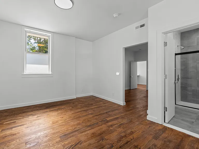 925 Elm St #1 — Photo 4