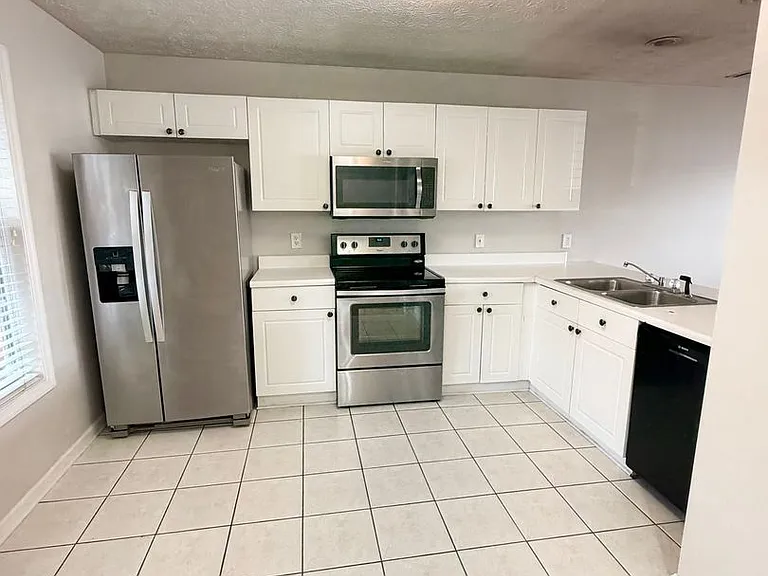 1477 N Donahue Dr #2106 — Photo 4