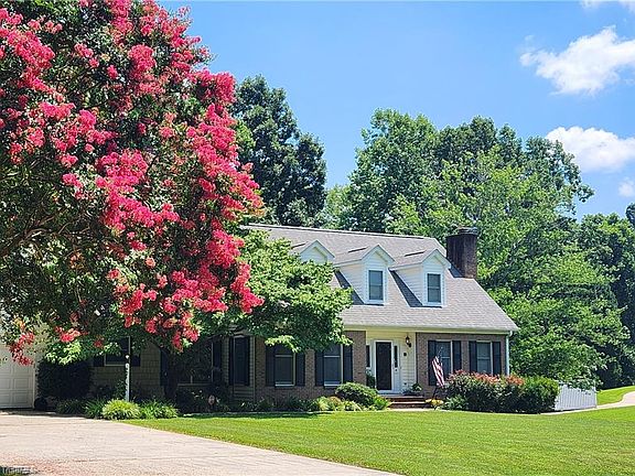 2nd image of 324 Mason Knoll Dr