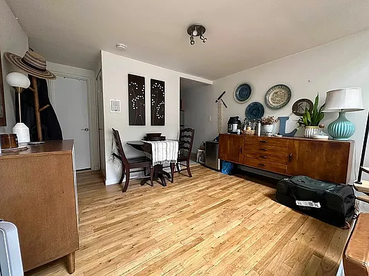 Rented by Living New York | media 9