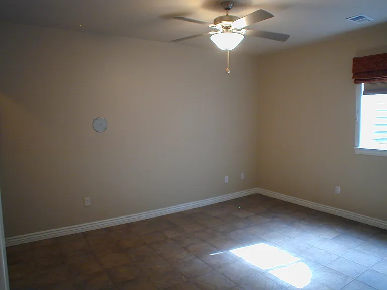 400 Sterling Dr — Photo 14