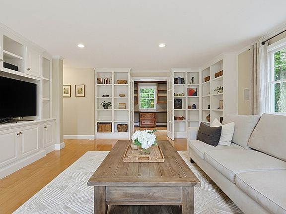 5th image of 1804 Washington St