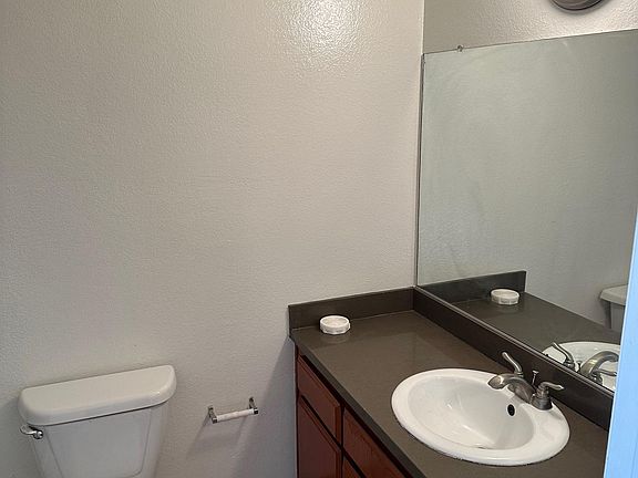 3rd image of 601 Dewey Ave APT J