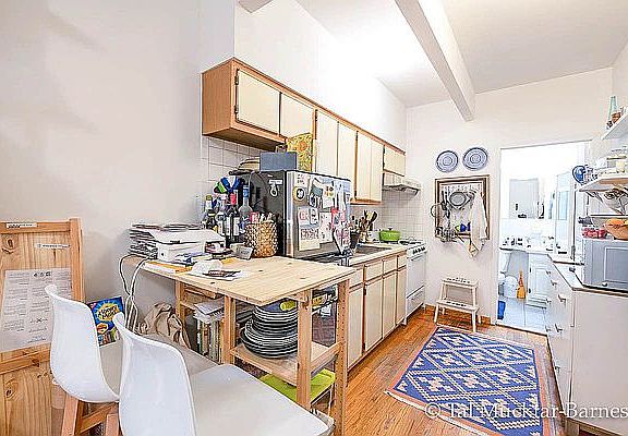 3rd image of 28 Orchard St APT 2B