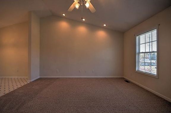 3rd image of 104 Halfway Ct