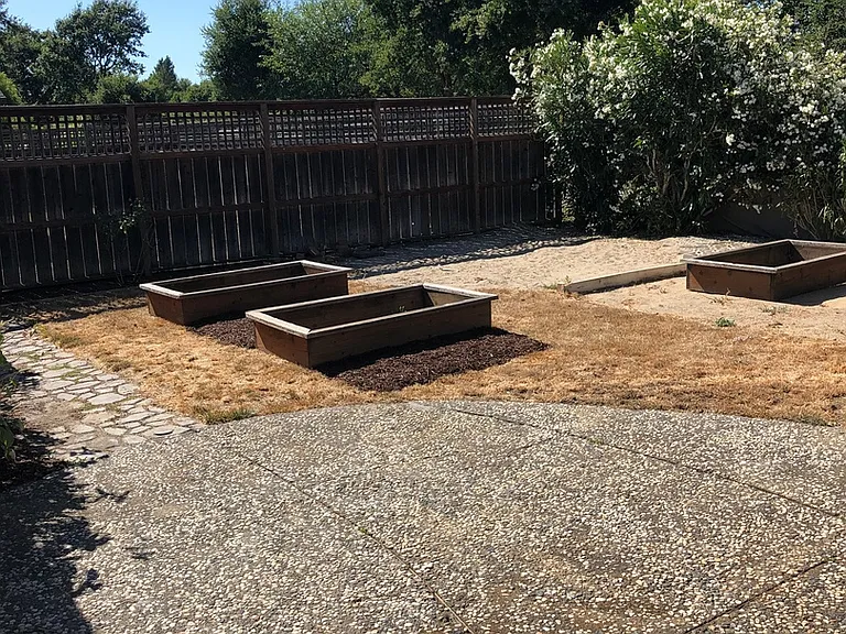 1745 Glenbrook Dr — Photo 14