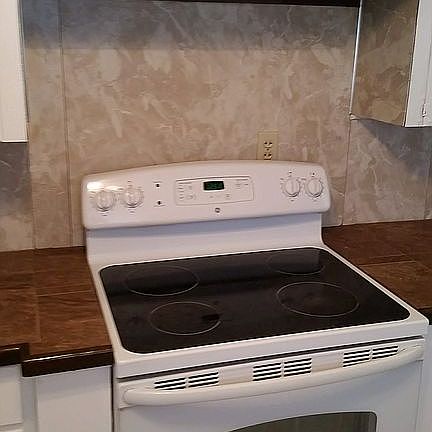 3rd image of 402 Henderson St