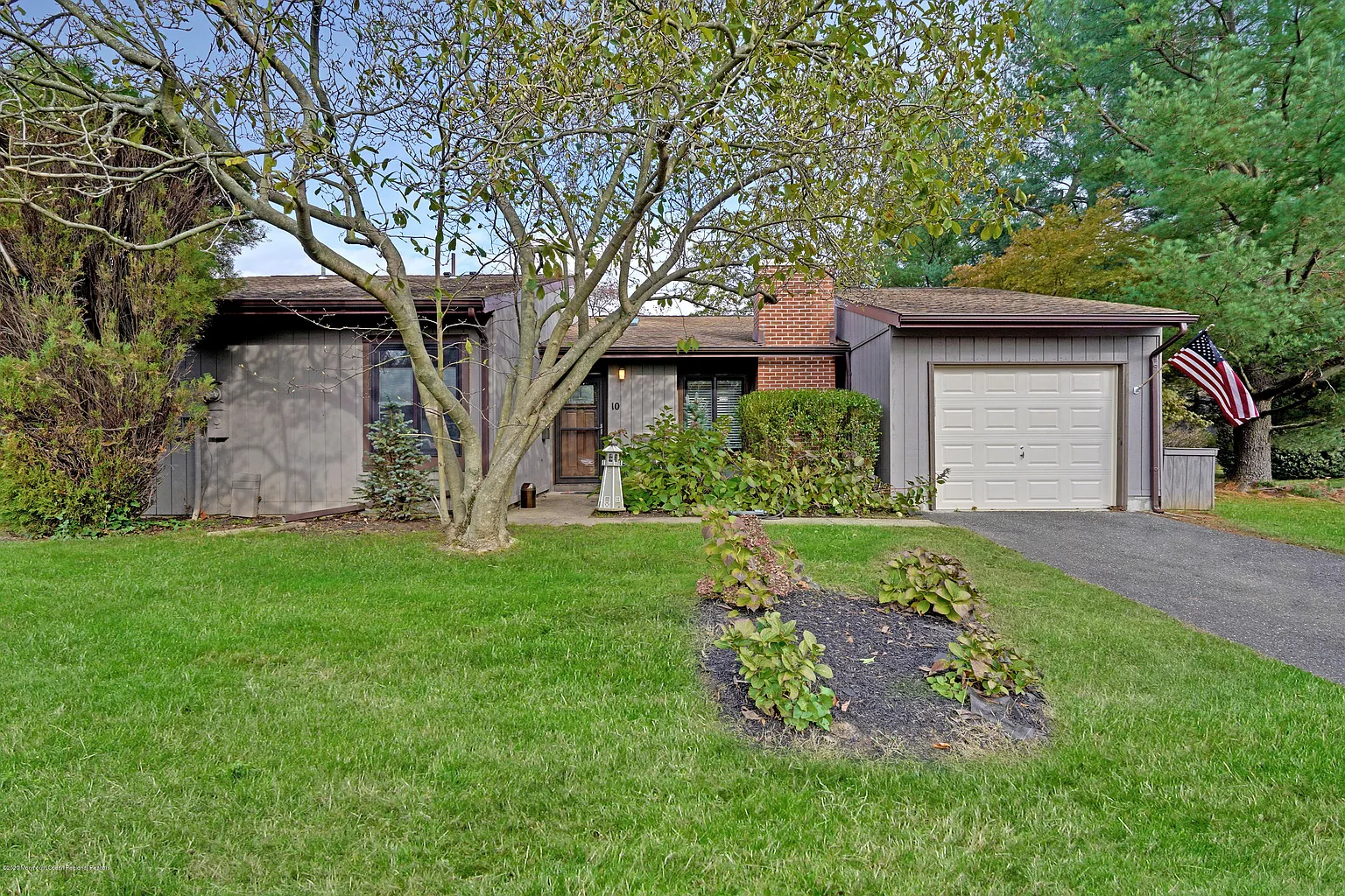 10 Concord Ct photo 1