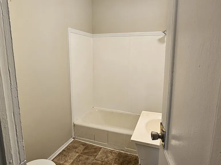 1107 E Lafayette St — Photo 56