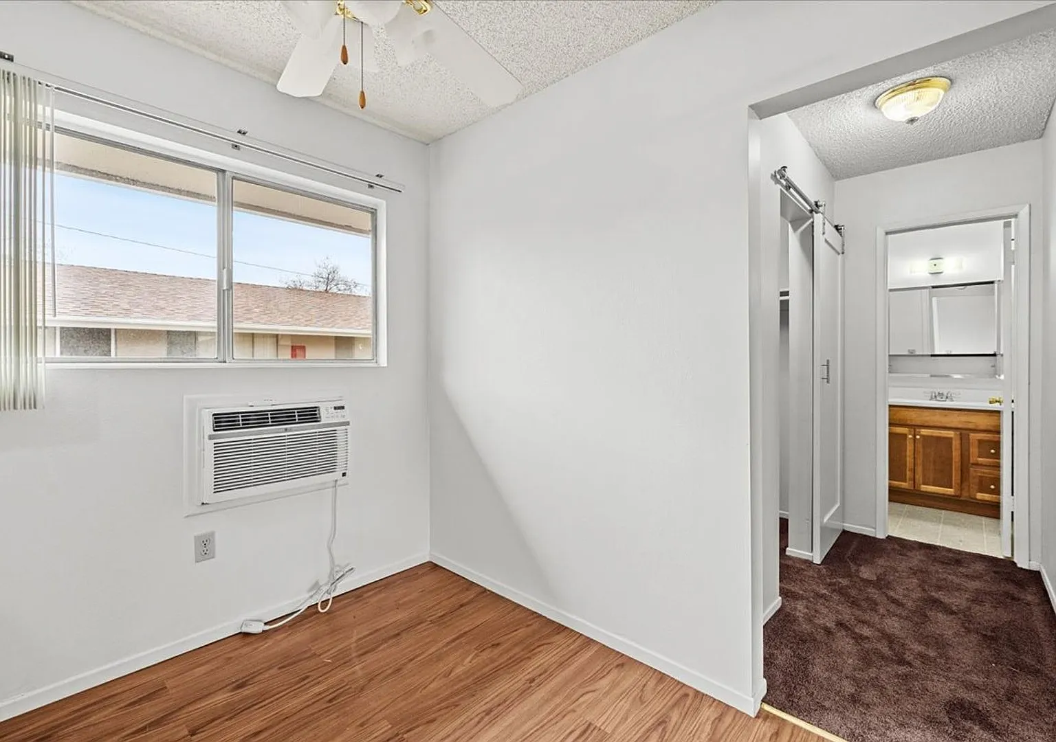 Tally Ho Apartments — Photo 3