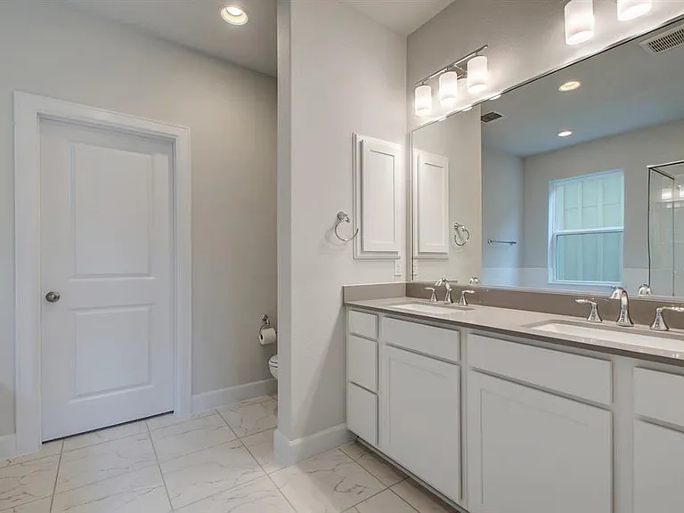 2910 Zach Scott St — Photo 12