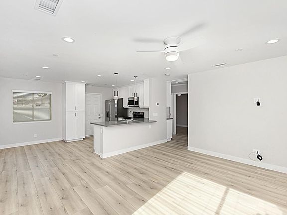 5th image of 330 Ash Ave