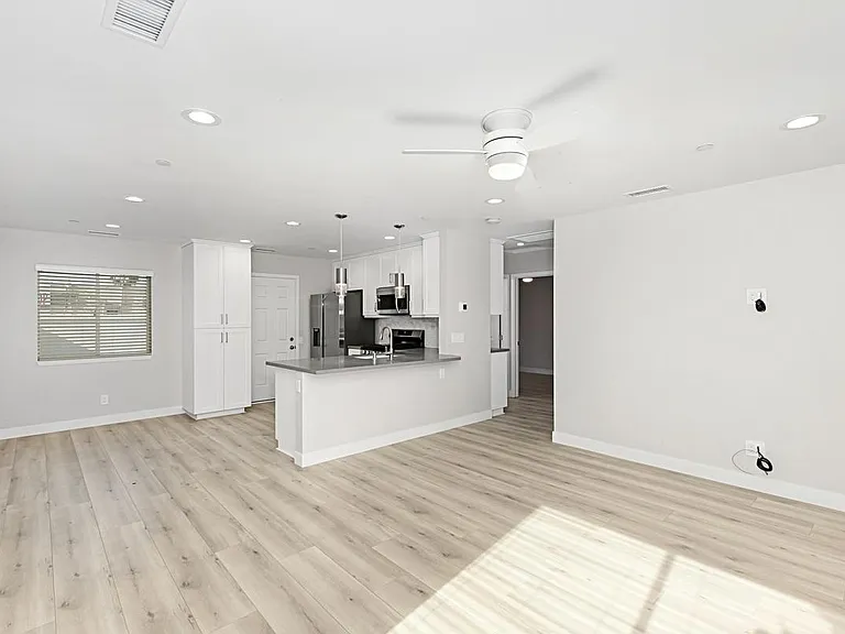 330 Ash Ave — Photo 9