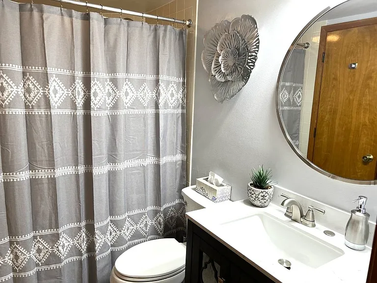 4801 Casablanca Cir — Photo 24