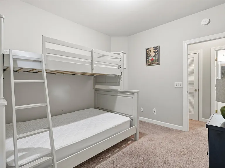 407 S Elgin Ct — Photo 15