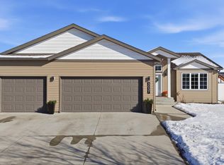 3037 Claire Dr E, West Fargo, ND 58078