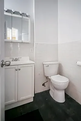 Bathroom, photo 1