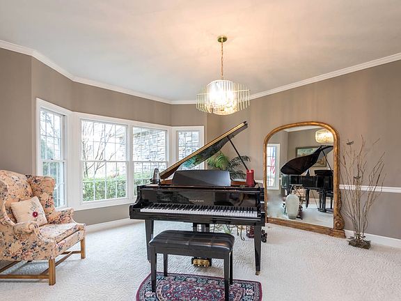 4th image of 4567 Huntington Valley Ln