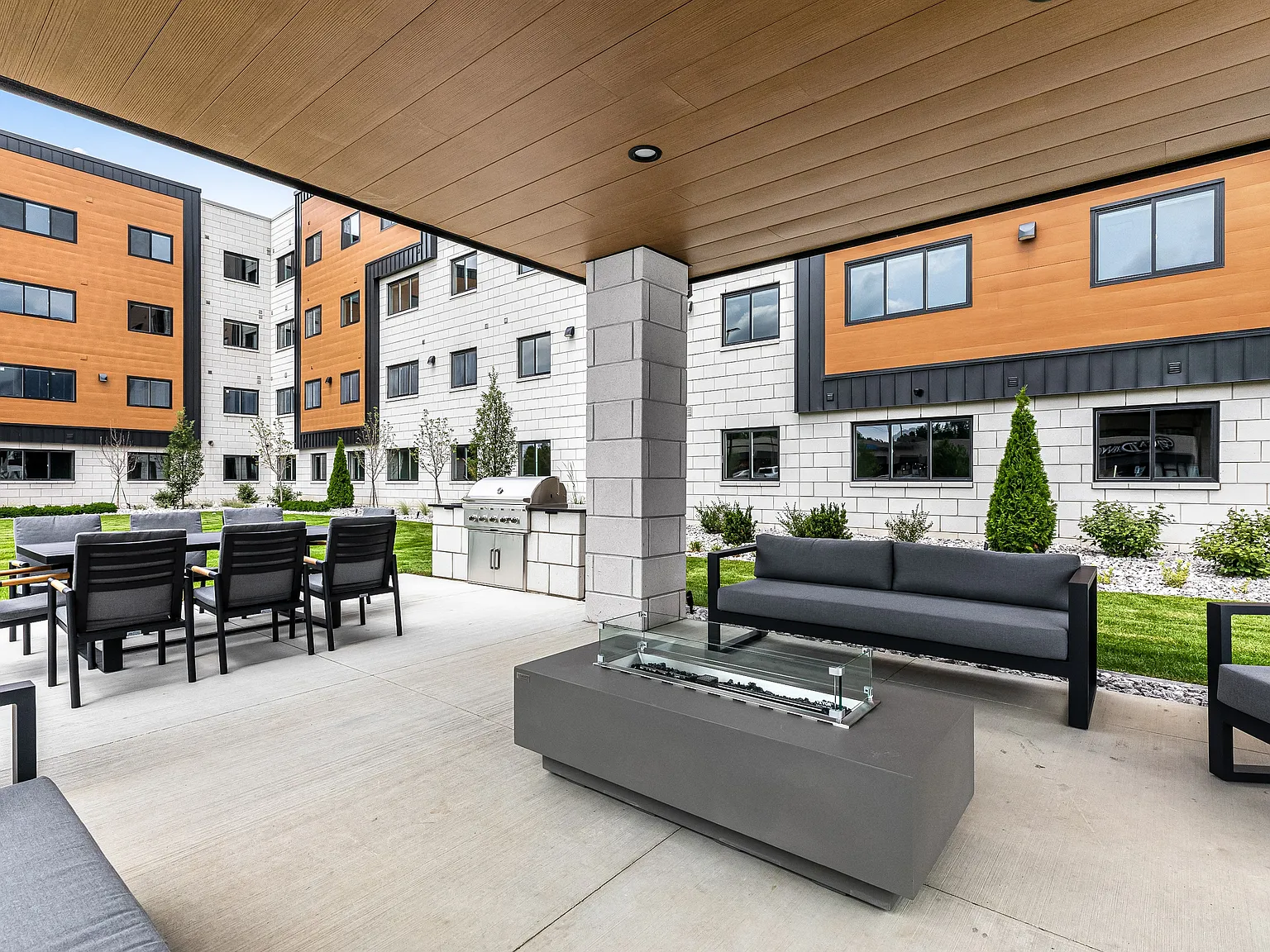 Sterling Center Apartments — Photo 4