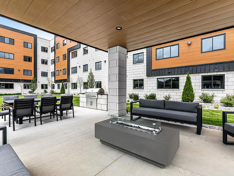 Sterling Center Apartments — Photo 4